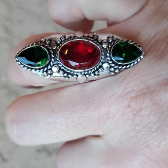 New Mozambique Garnet and Peridot 925 Silver Statement Ring. - Picture 4 of 12